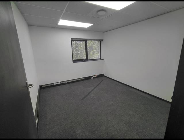 722M² OFFICE TO LET IN MIDRIDGE PARK